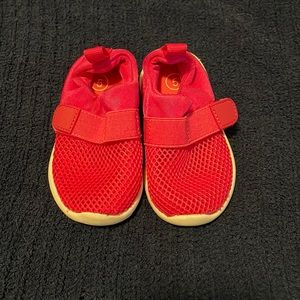 Cat & Jack size toddler 5 water shoes, like new condition